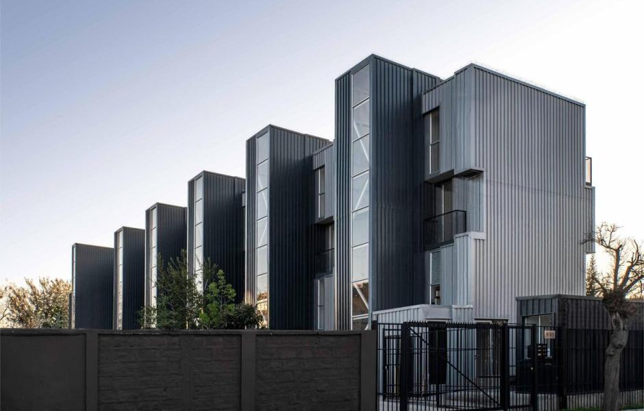 集装箱宿舍 / Ian Hsü + Gabriel Rudolphy