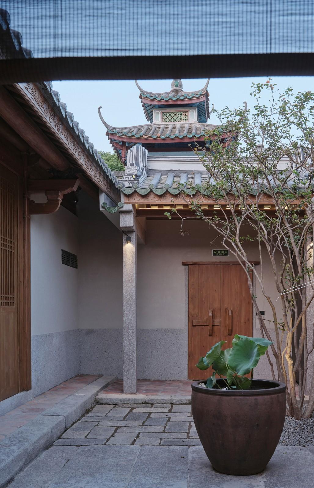 潮州有熊酒店 / 以靠建筑