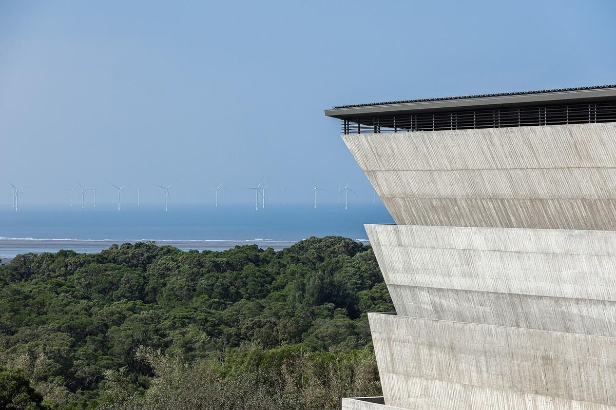 山中骨灰安置所 / Behet Bondzio Lin Architekten