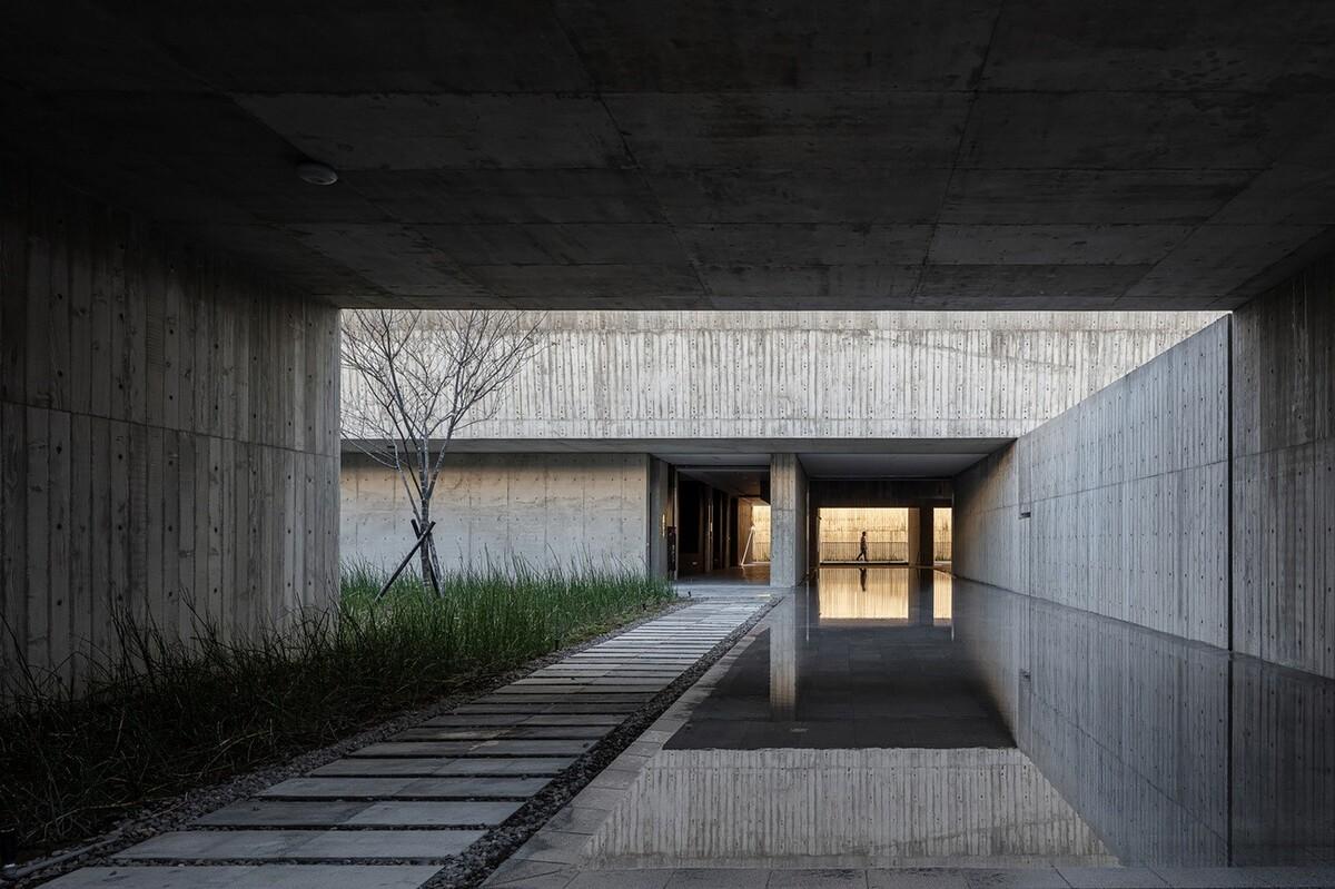 山中骨灰安置所 / Behet Bondzio Lin Architekten