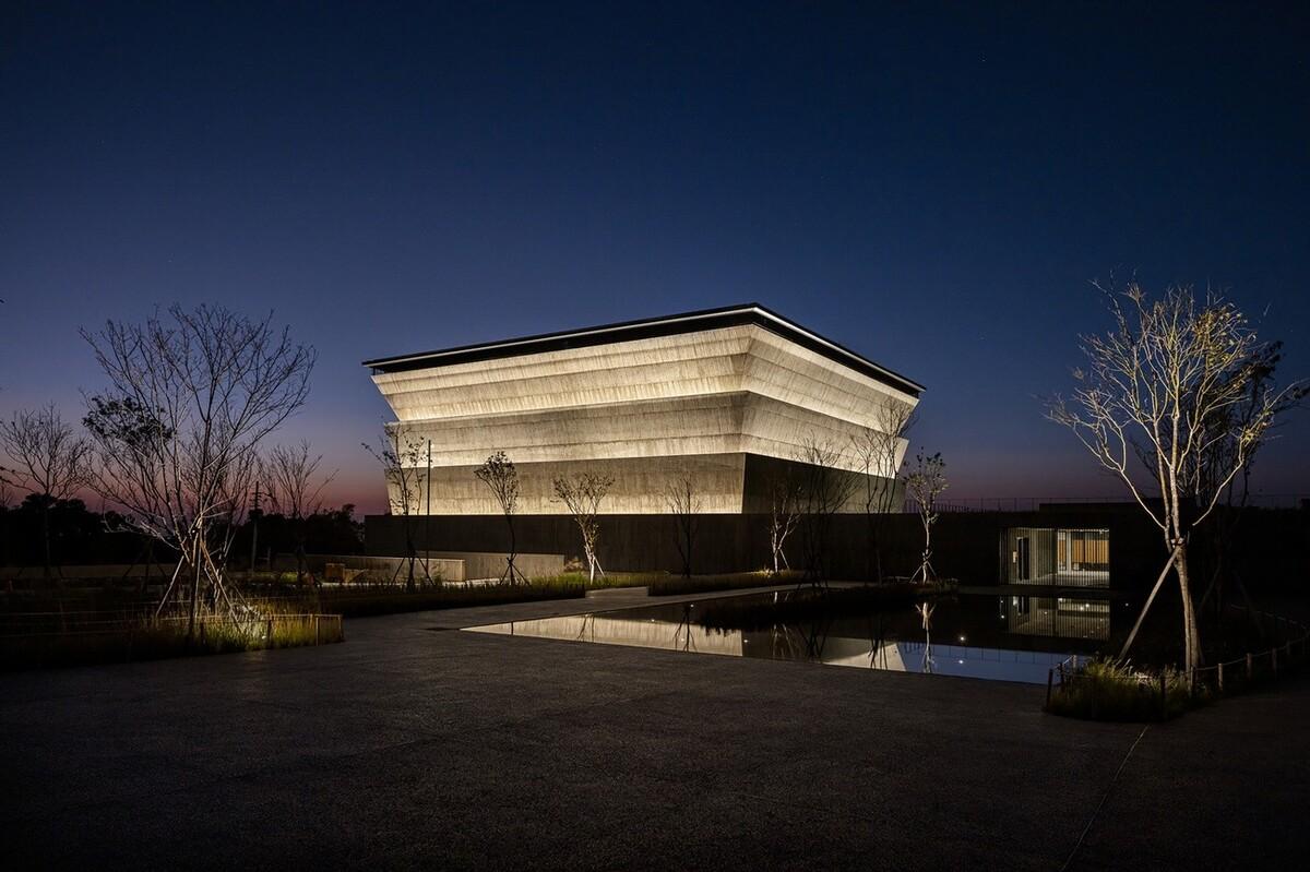 山中骨灰安置所 / Behet Bondzio Lin Architekten