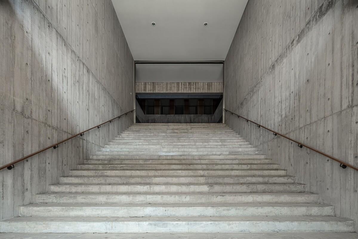山中骨灰安置所 / Behet Bondzio Lin Architekten