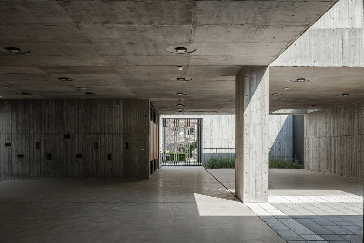 山中骨灰安置所 / Behet Bondzio Lin Architekten