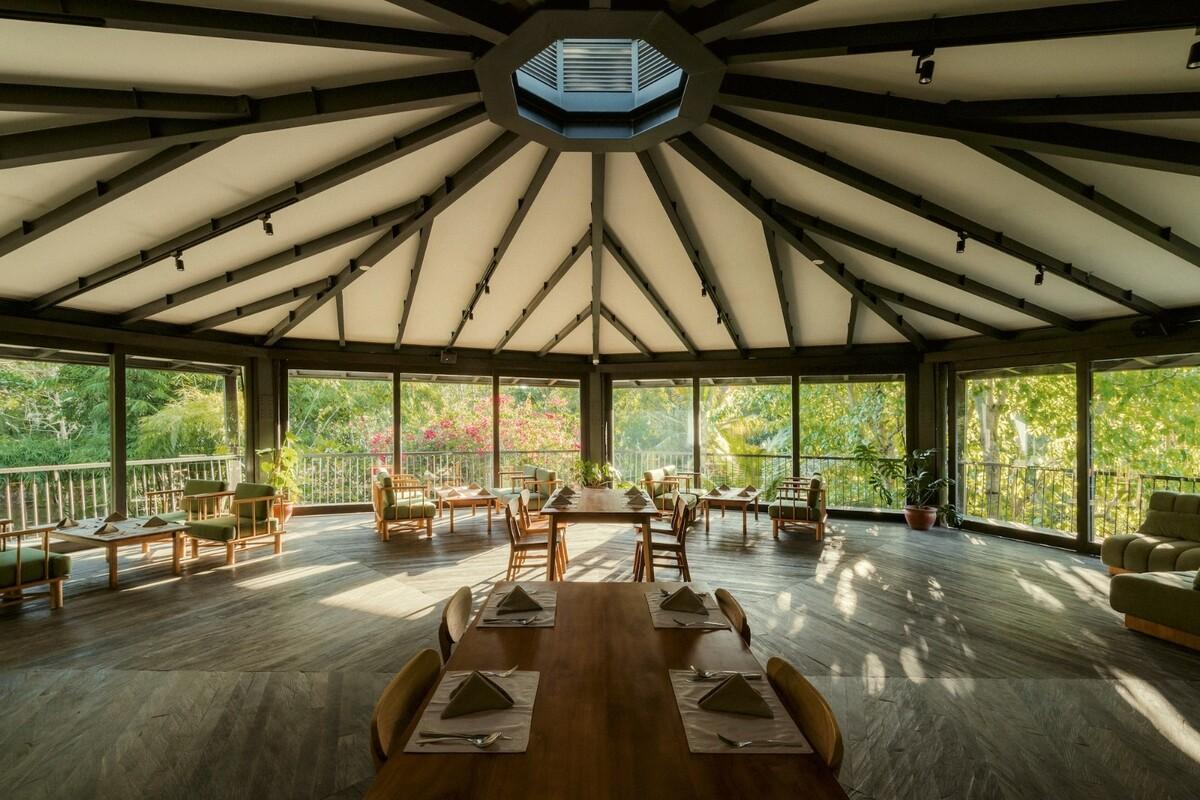 八角餐厅和工作区 / Stilt Studios