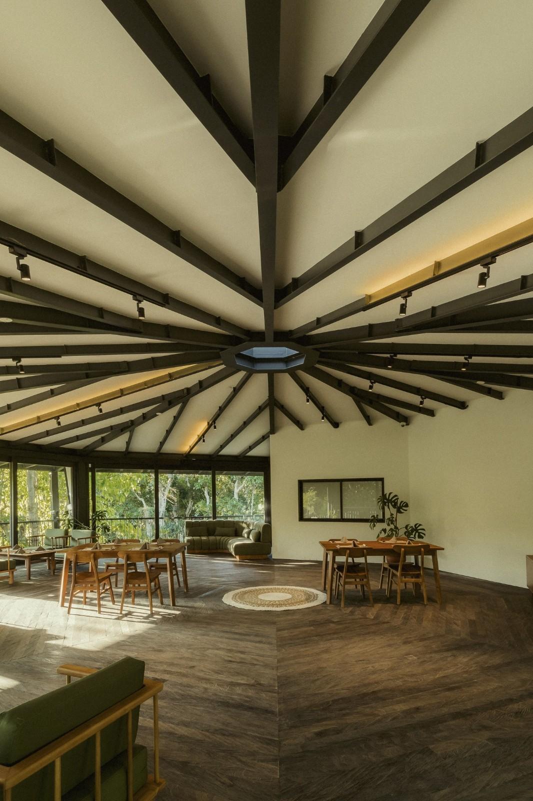 八角餐厅和工作区 / Stilt Studios