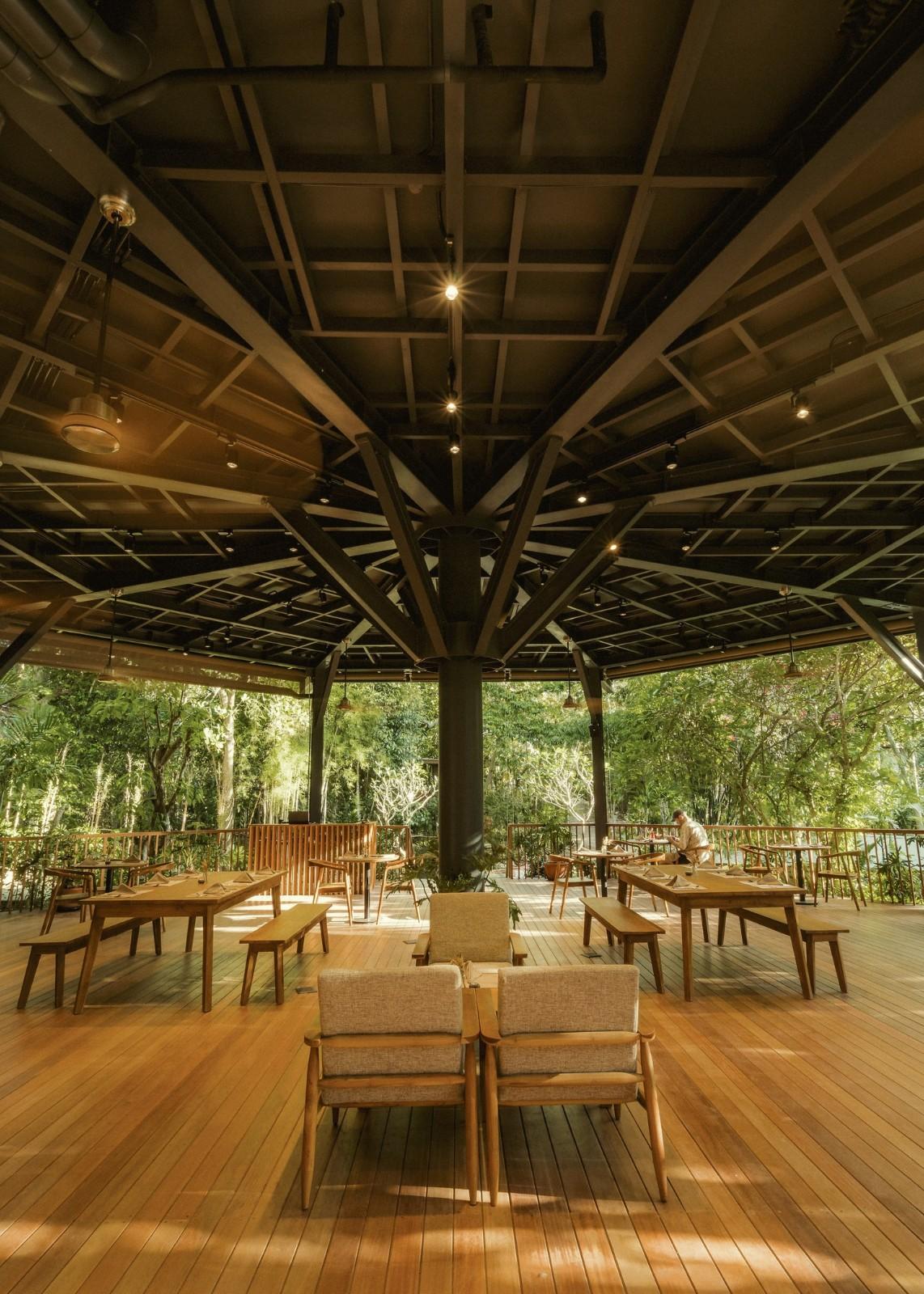八角餐厅和工作区 / Stilt Studios