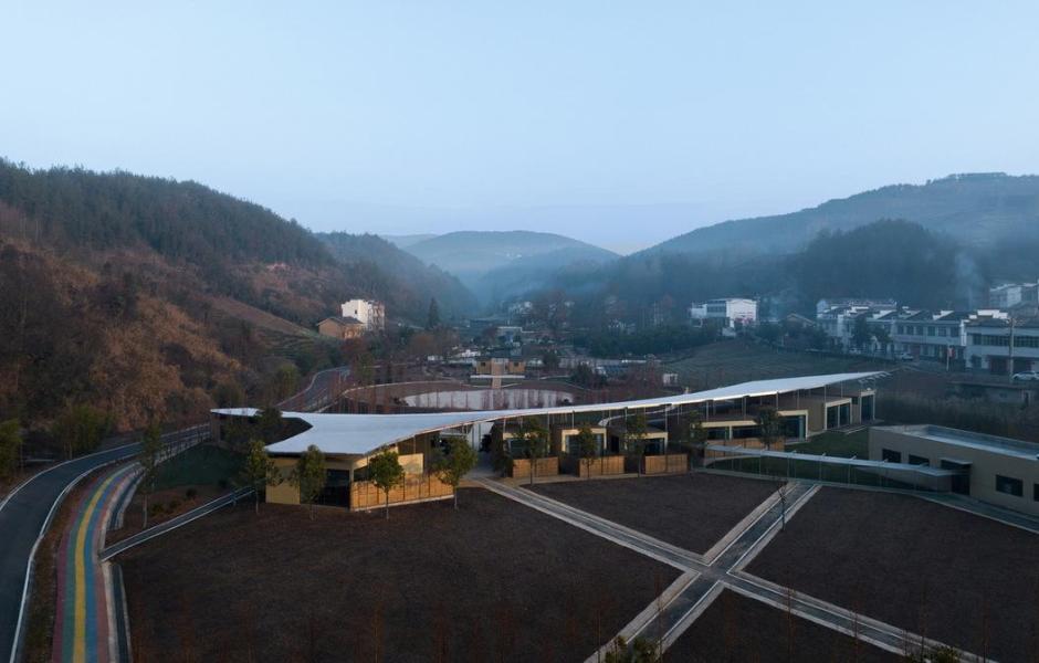 五福山水龙家宴餐厅 / 小写建筑