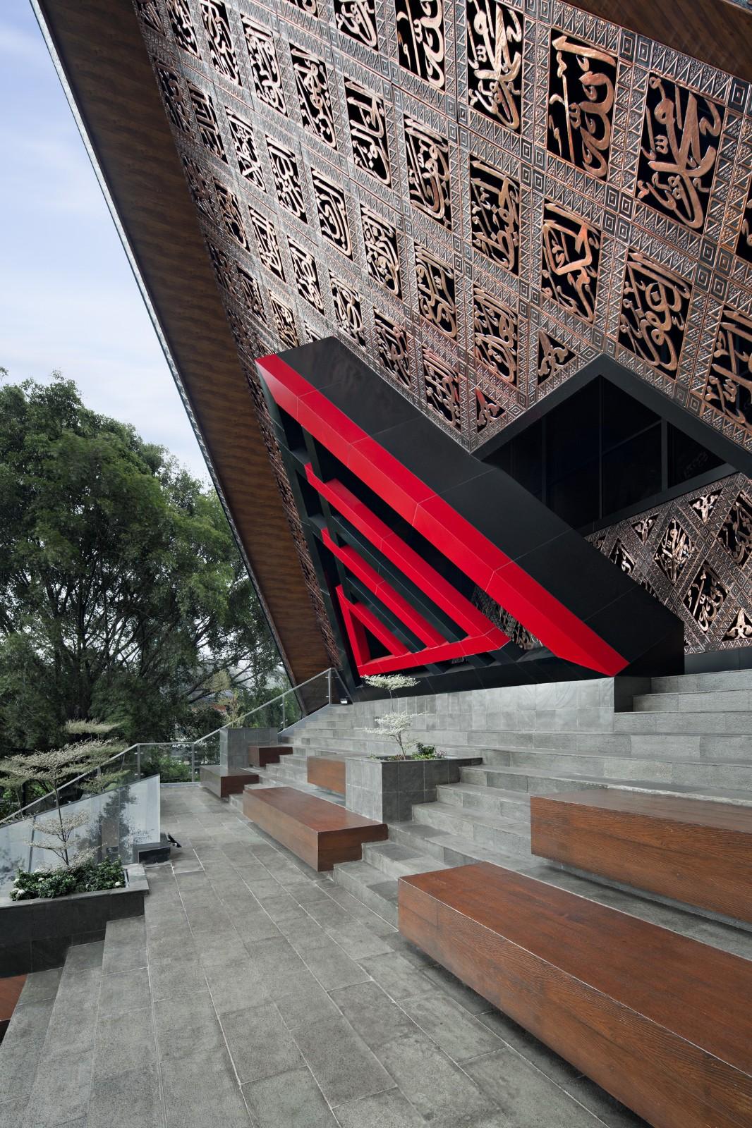 镂空，让光照进清真寺 At-Taufik / JOSO