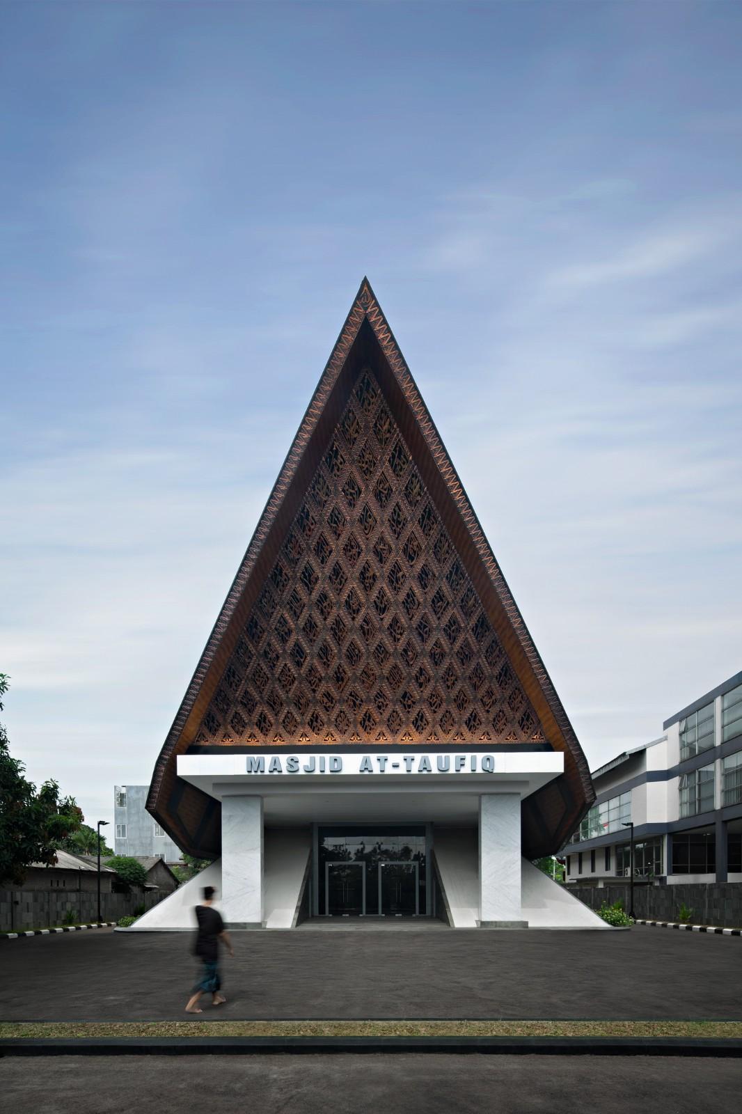 镂空，让光照进清真寺 At-Taufik / JOSO
