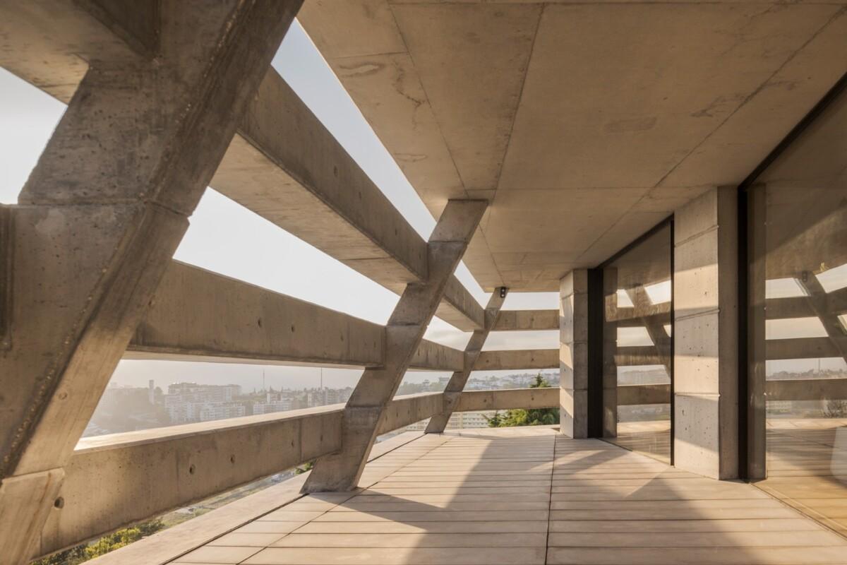 Quinta do Rei 住宅 / Contaminar Arquitetos