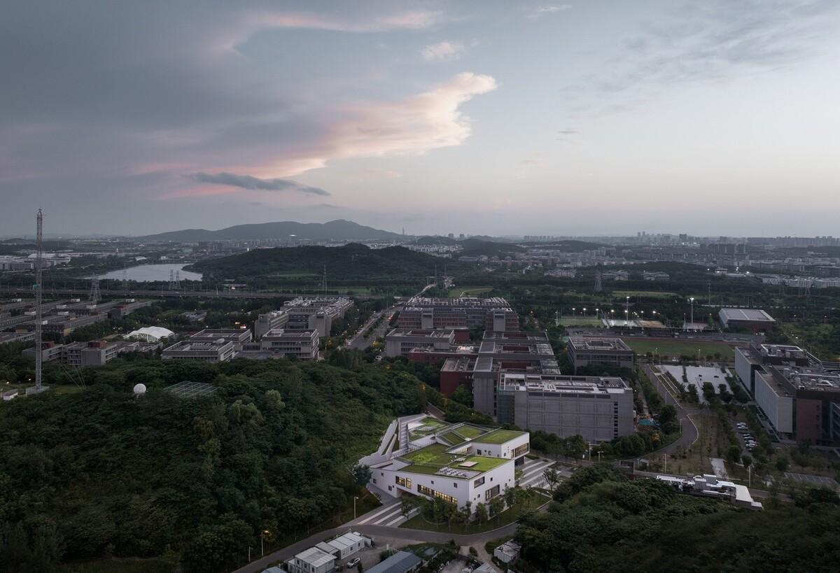 南京大学仙林校区众创空间二期 / 南大建筑钟华颖工作室