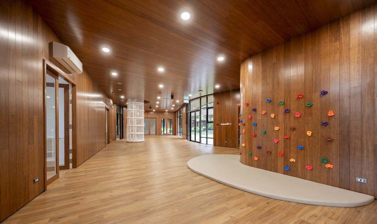 Lovell 国际学校 / Plan Architect