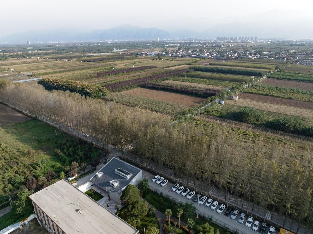 陕西希望工程校园图书馆2.0 / 垣建筑