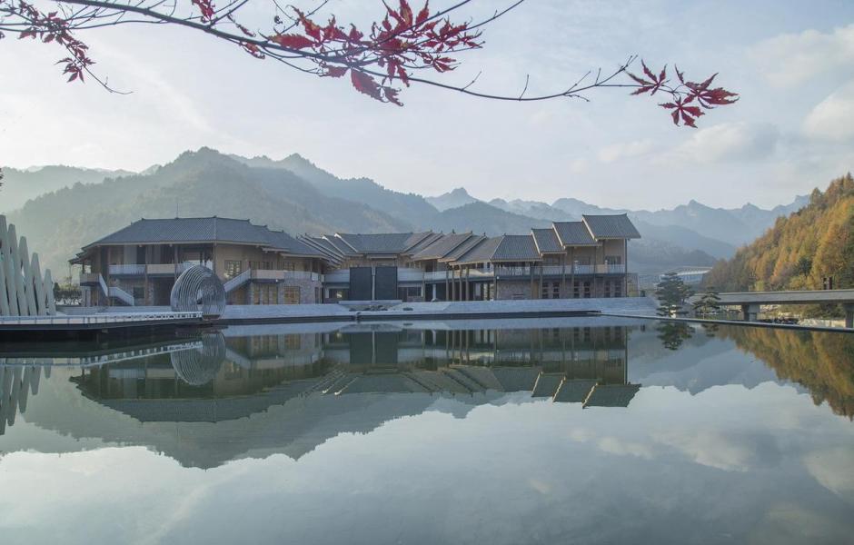 龙形建筑：康县全域旅游游客集散中心 / 共生建筑Farmerson Architects