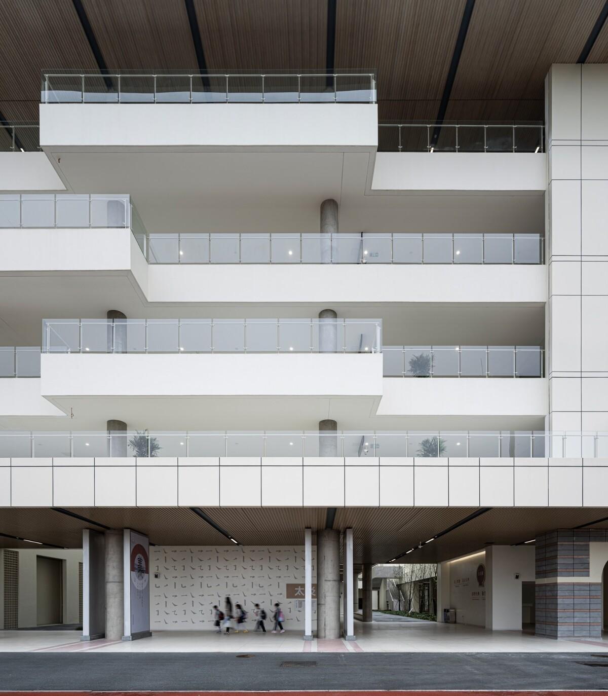 苏州大学高邮实验学校 / 九城都市建筑