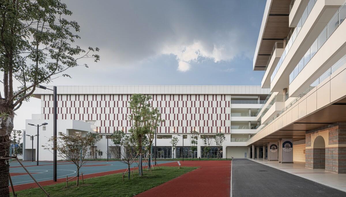 苏州大学高邮实验学校 / 九城都市建筑