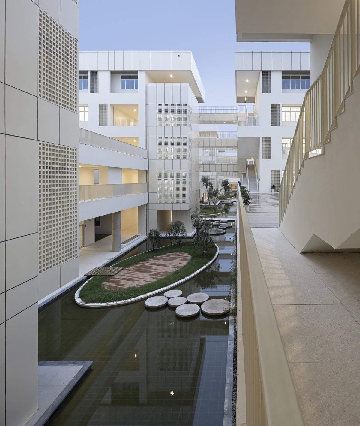 苏州大学高邮实验学校 / 九城都市建筑