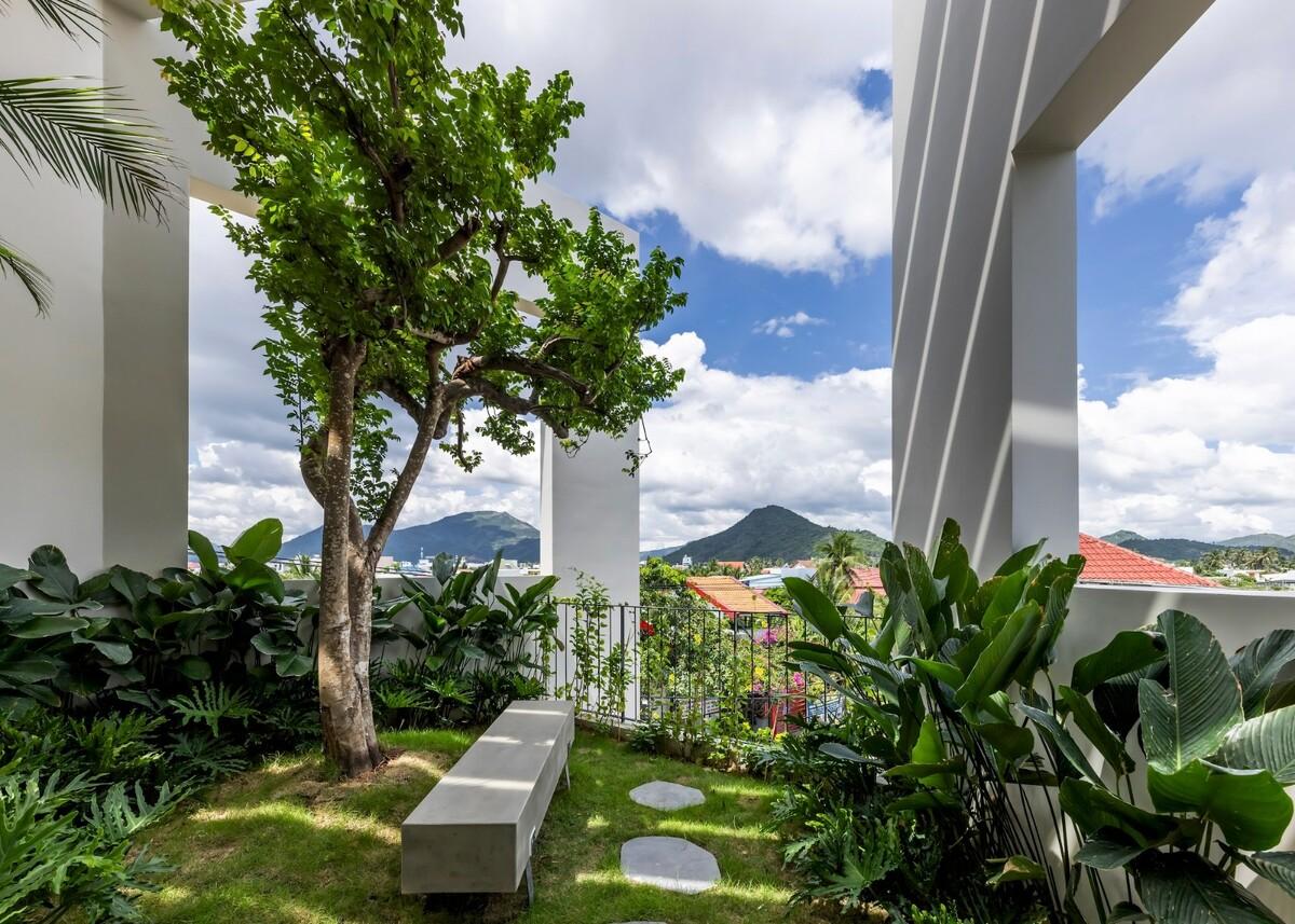 天空花园别墅 / Pham Huu Son Architects