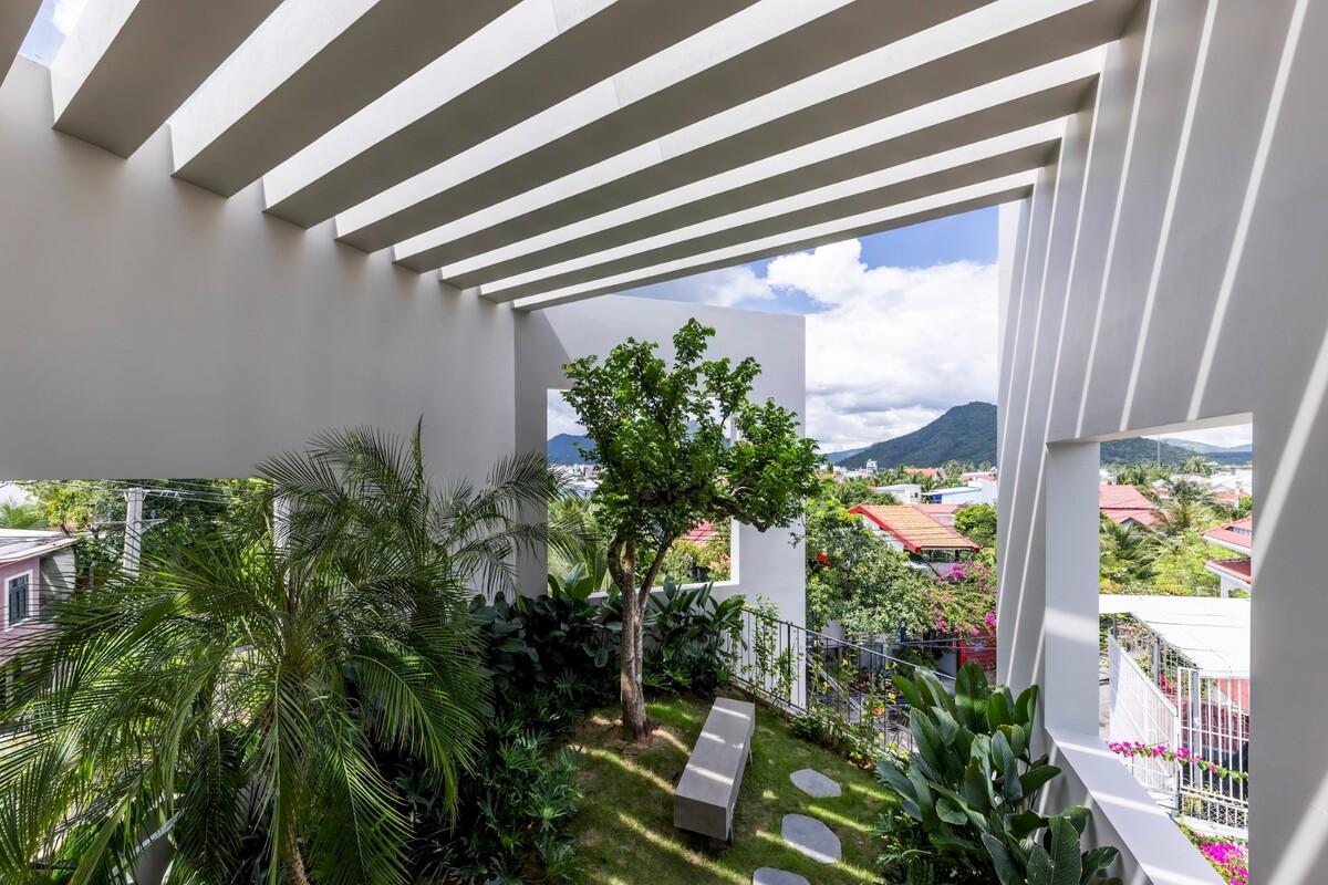 天空花园别墅 / Pham Huu Son Architects