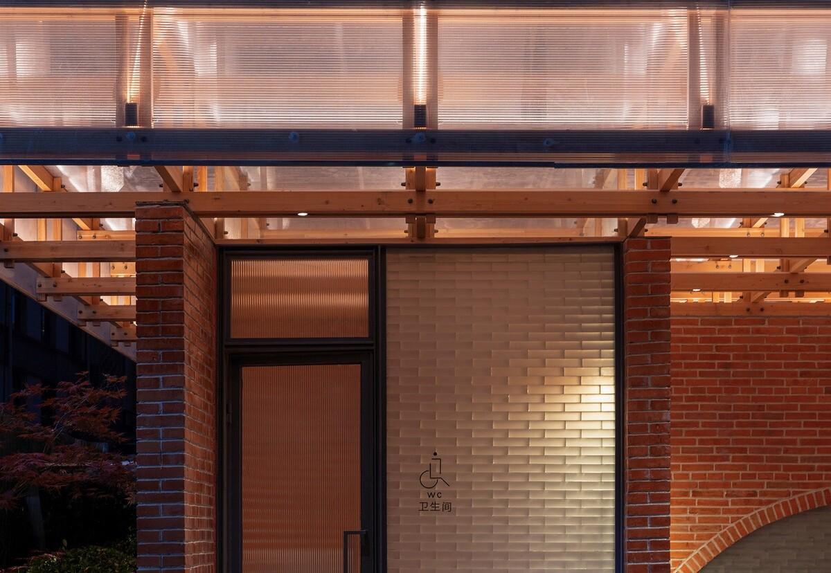 留坝老街红砖公厕 / 尌林建筑设计事务所