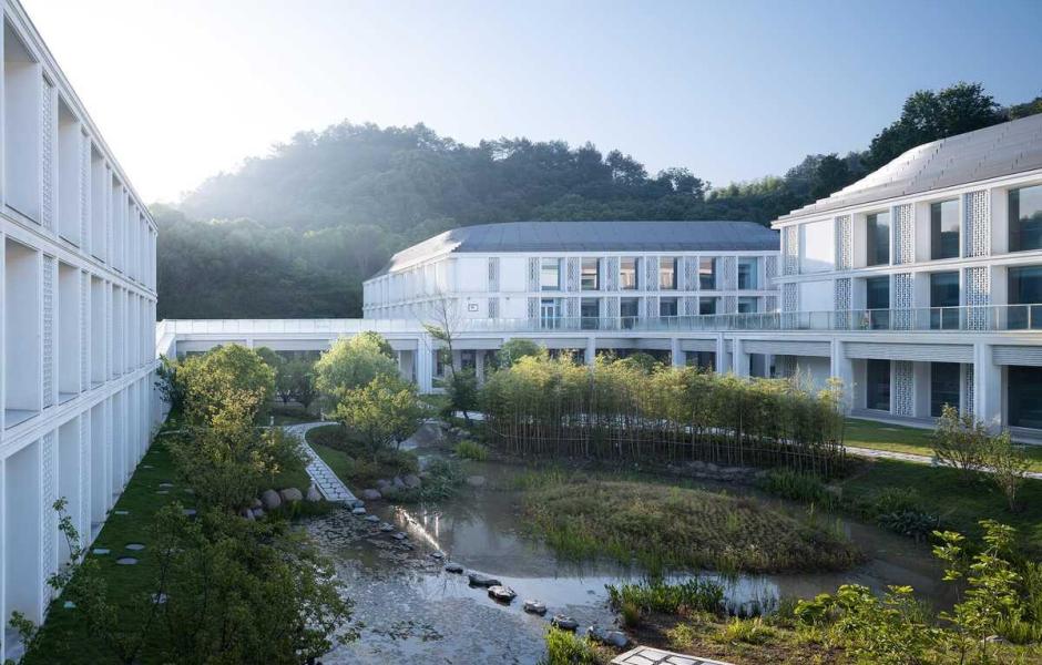 山水疗愈，身心宜居：杭州市第一社会福利院 / 浙江大学建筑设计研究院