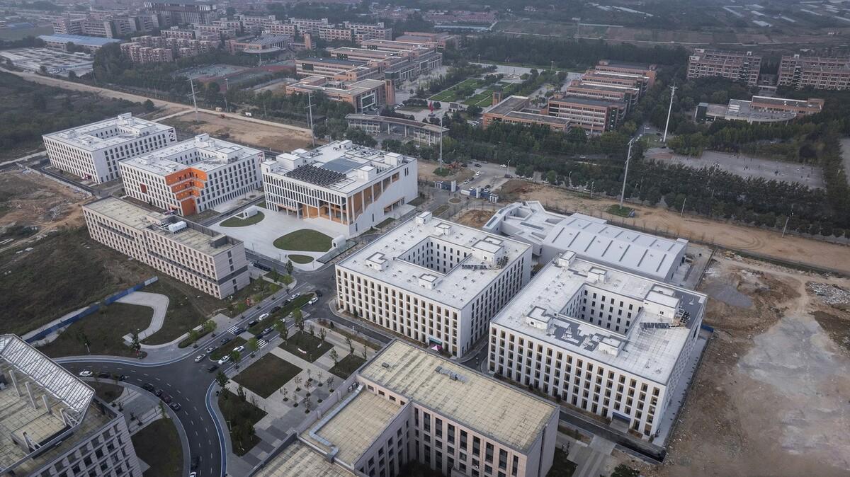 烟台城市科技职业学院二期 / 超城建筑