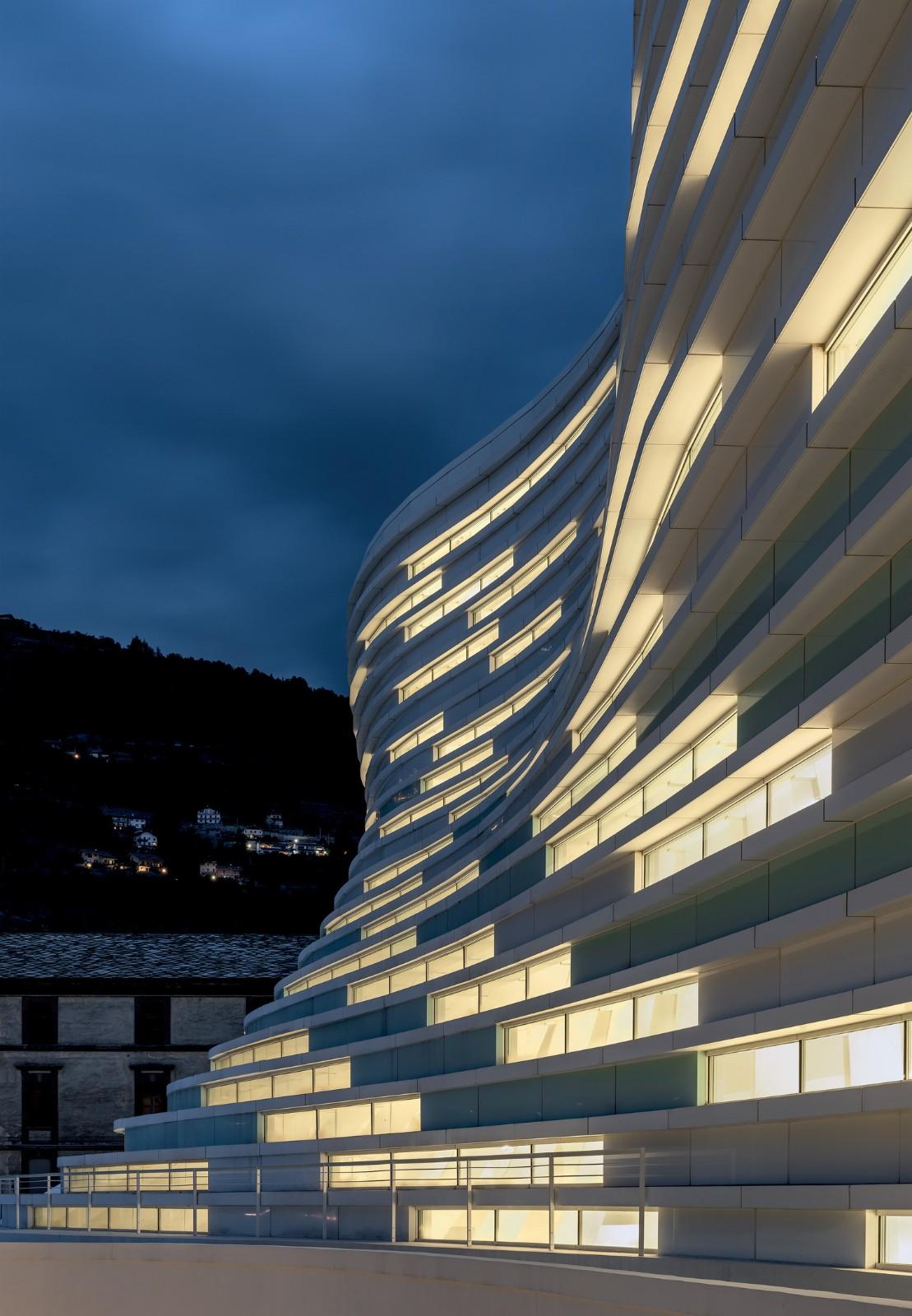 冰川校园:瓦莱达奥斯塔大学新校区 / MCA建筑事务所