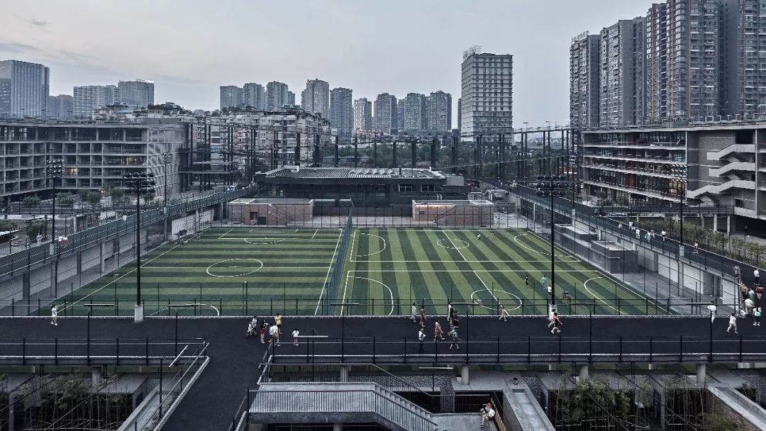 读建筑是个意外？大学一直没有喜欢建筑，普奖得主家琨 2003 年专访。