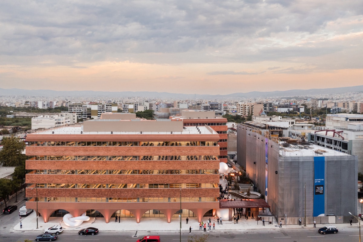 HUB26可持续办公综合体 / Divercity Architects