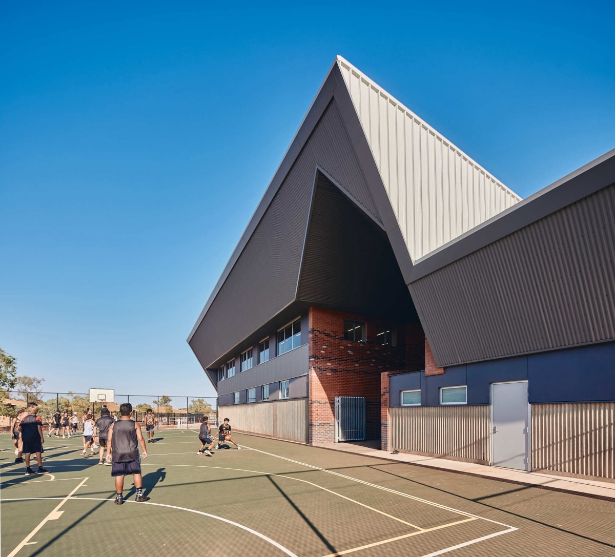 卡拉萨高中：技术学习设施 / iredale pedersen hook architects