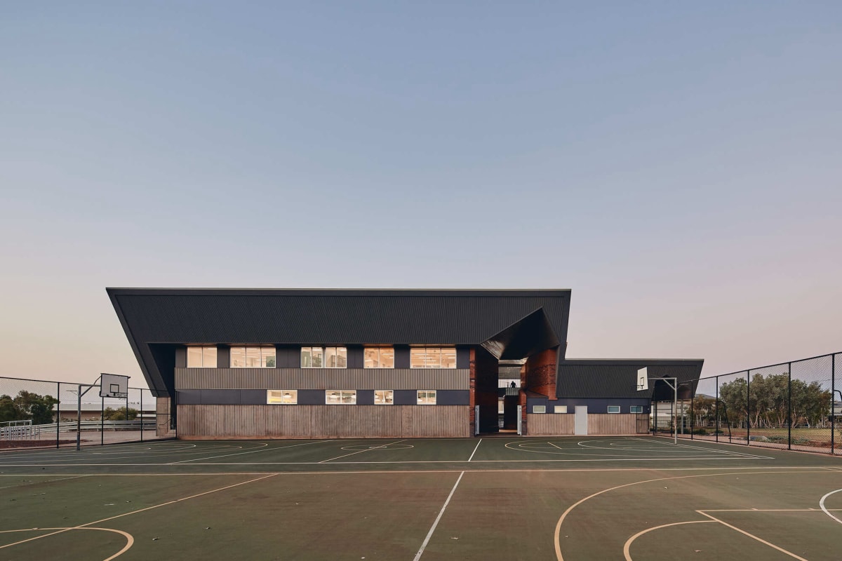 卡拉萨高中：技术学习设施 / iredale pedersen hook architects