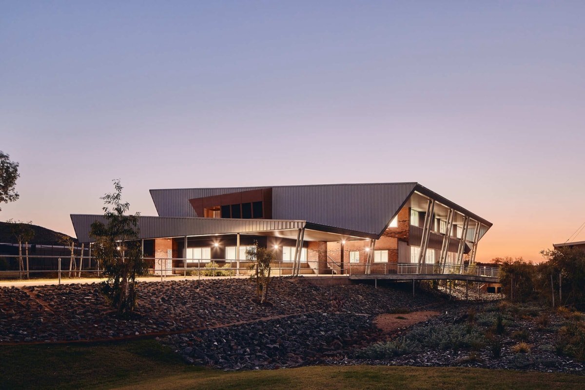 卡拉萨高中：技术学习设施 / iredale pedersen hook architects