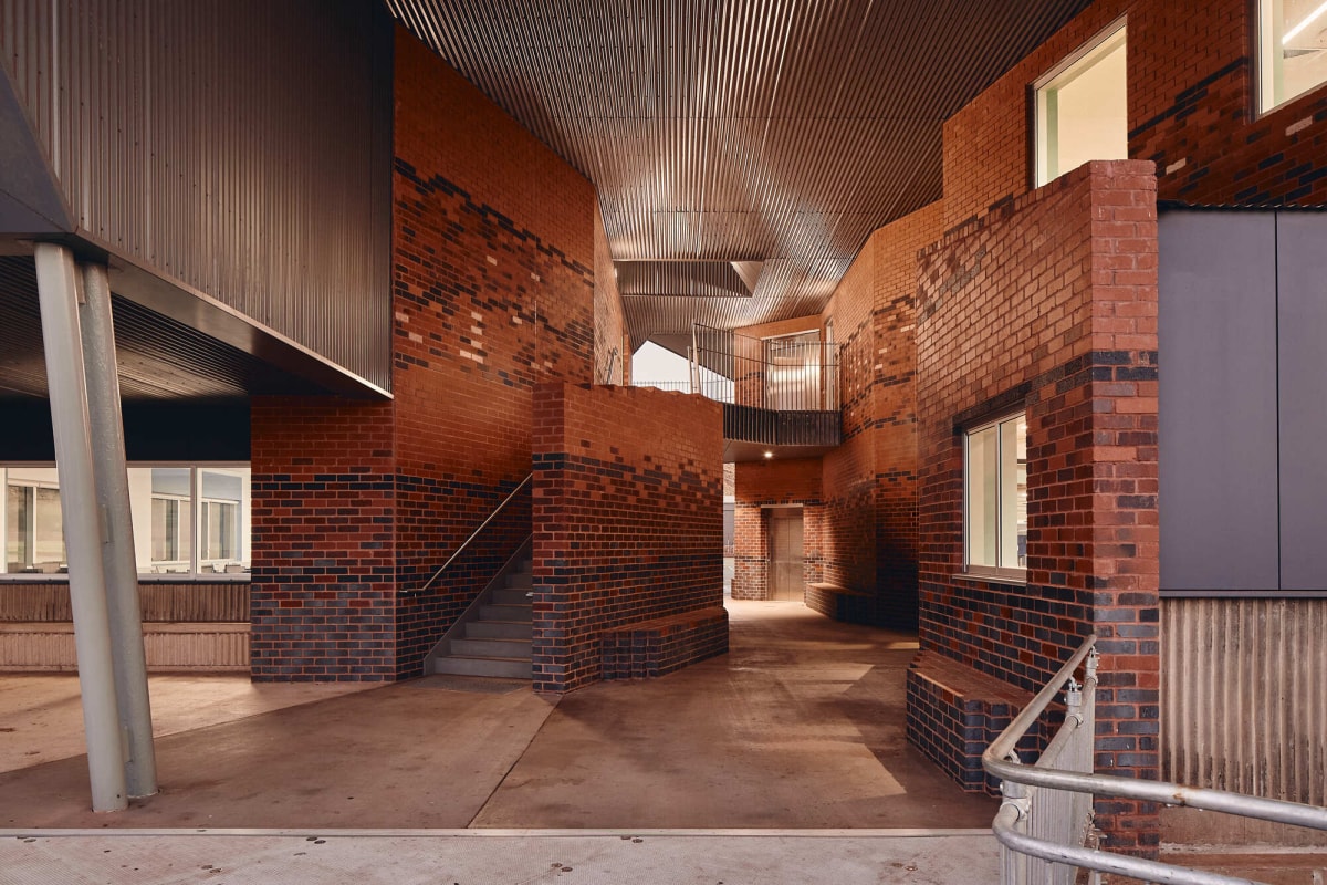 卡拉萨高中：技术学习设施 / iredale pedersen hook architects