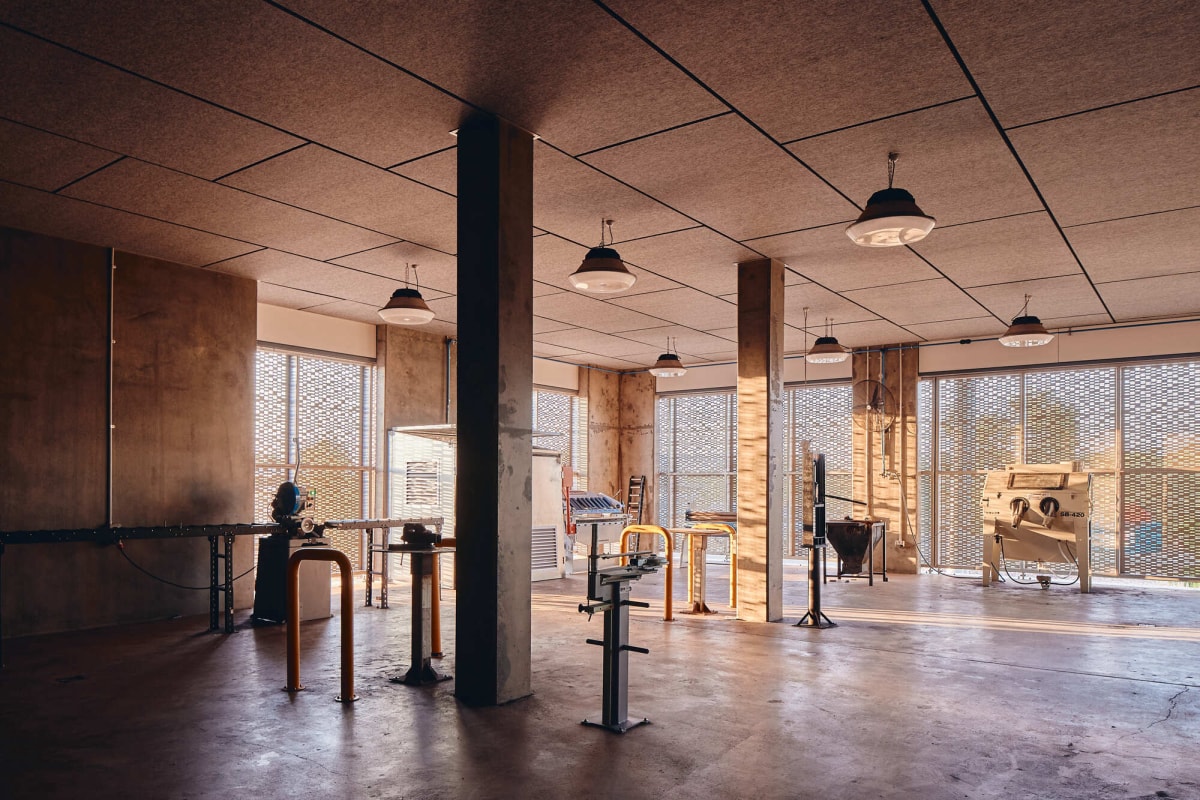 卡拉萨高中：技术学习设施 / iredale pedersen hook architects