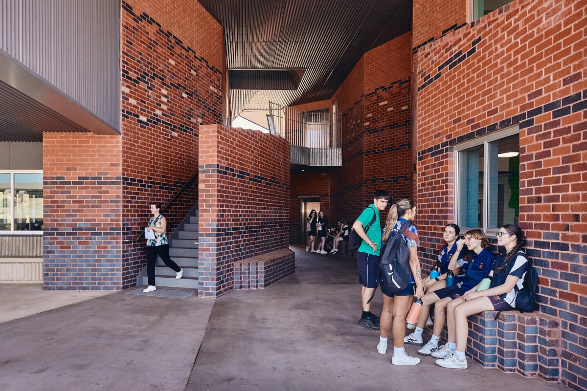 卡拉萨高中：技术学习设施 / iredale pedersen hook architects