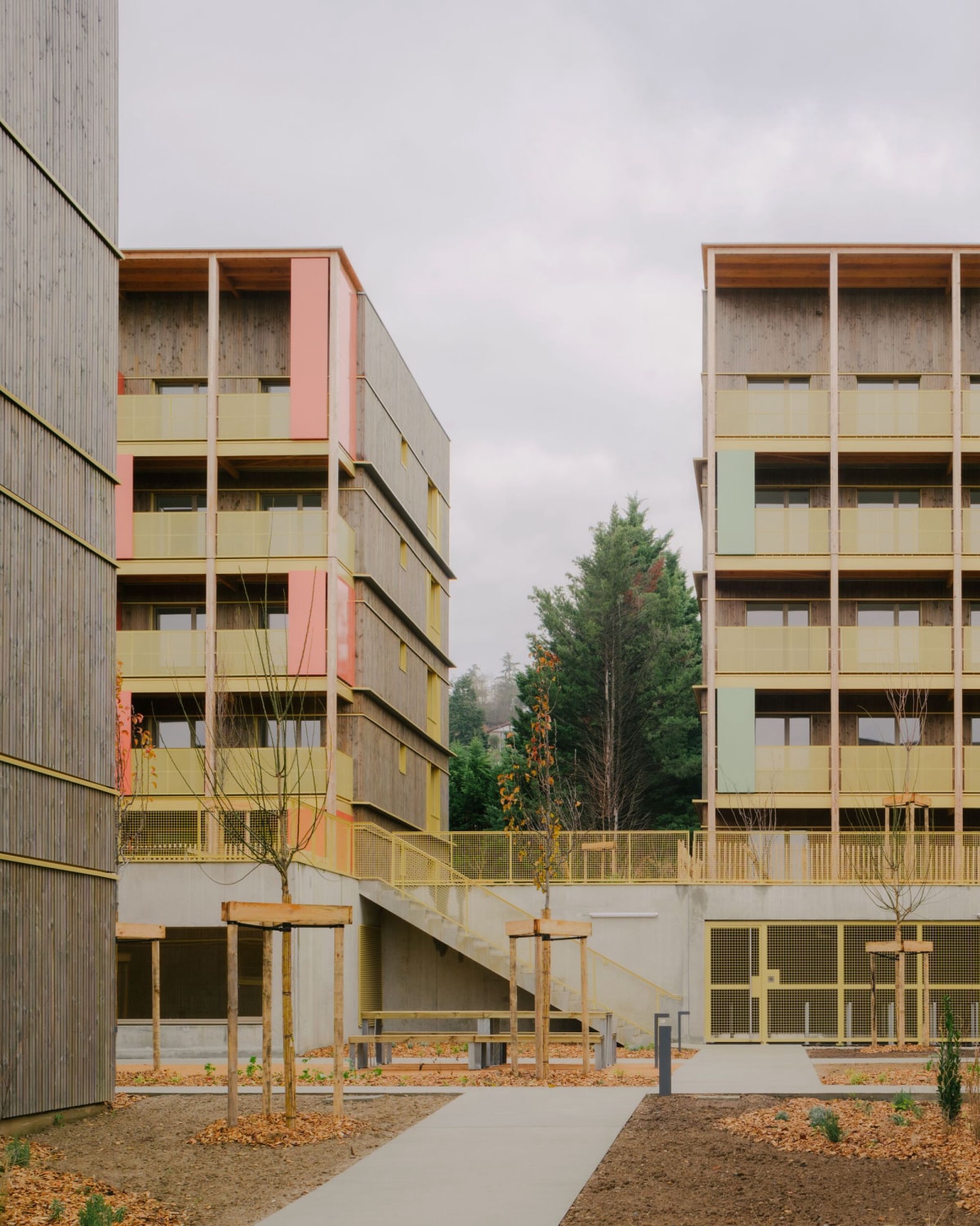 特雷武84套住宅单元 / Tectonique
